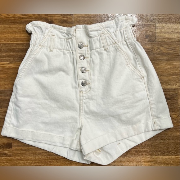 TOPSHOP cream off white color high waisted button fly elastic waist shorts 4 EUC - Picture 1 of 7